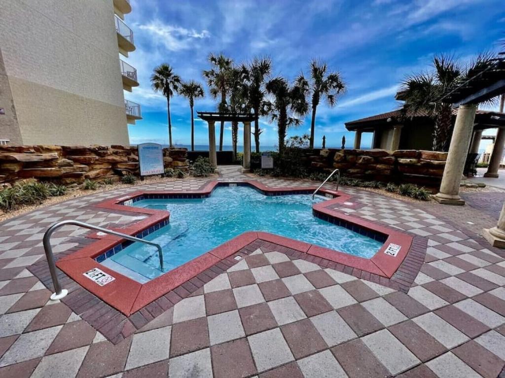 Modern Beachfront On The Sleeps 6! By Dolce Getaways Pcb *