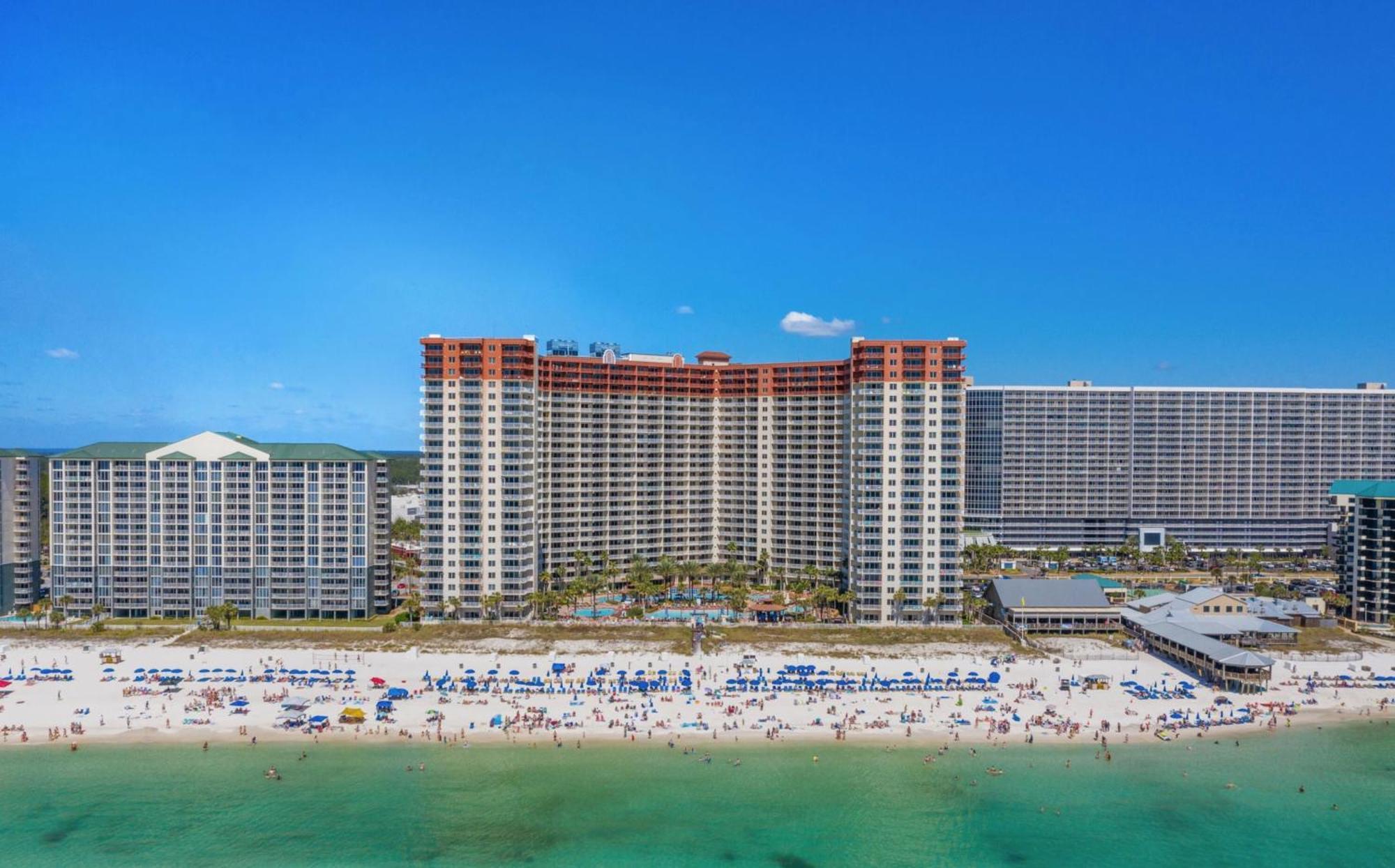Modern Beachfront On The Sleeps 6! By Dolce Getaways Pcb